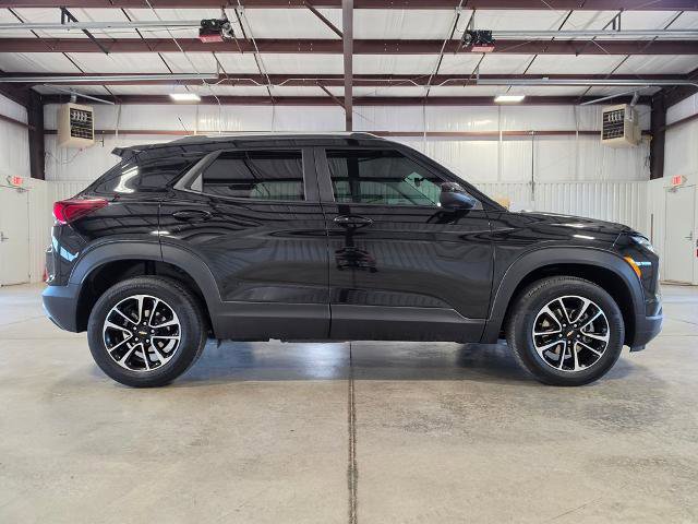 Used 2025 Chevrolet TrailBlazer LT AWD/4WD image 6