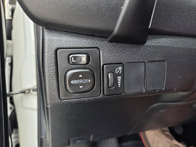 Used 2018 Toyota Corolla LE FWD image 28