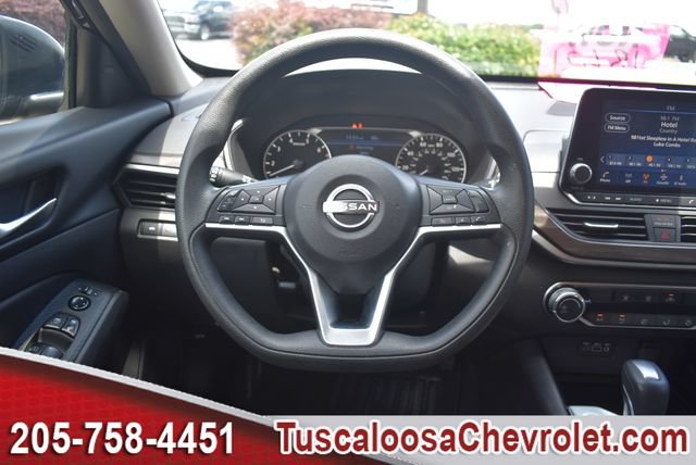 Used 2024 Nissan Altima 2.5 SV FWD image 25