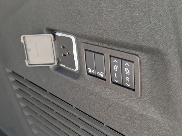 New 2025 Chevrolet Suburban High Country image 36