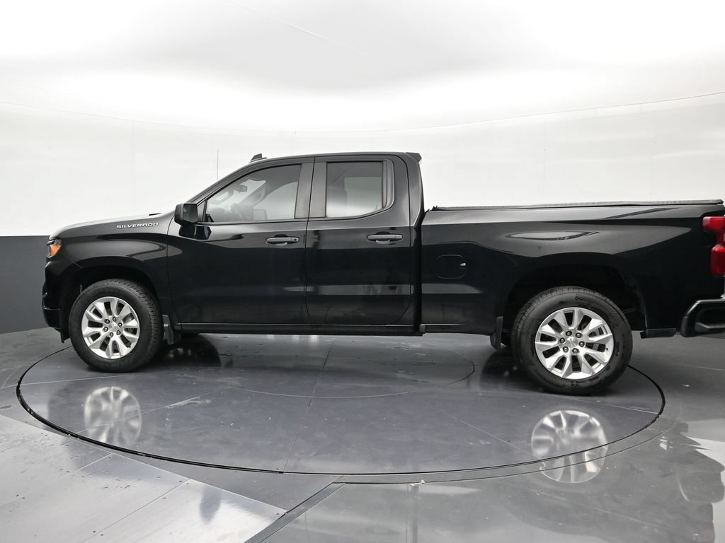 Used 2023 Chevrolet Silverado 1500 Custom RWD image 2