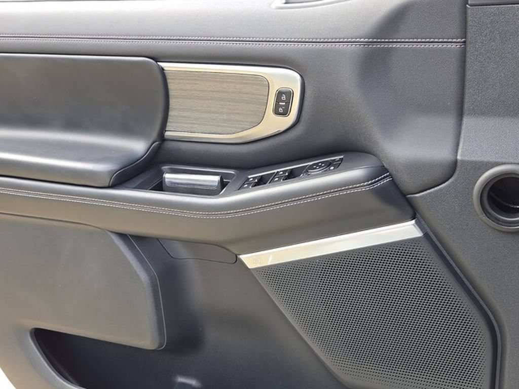 Used 2025 Ford Expedition Platinum AWD/4WD image 31