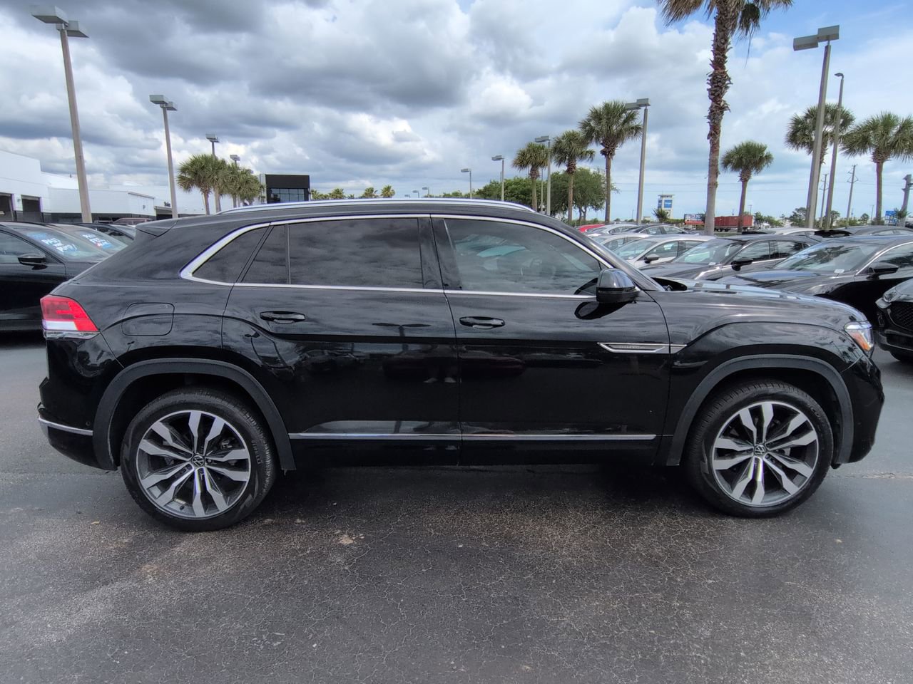 Used 2023 Volkswagen Atlas Cross Sport SEL Premium R-Line AWD/4WD image 3