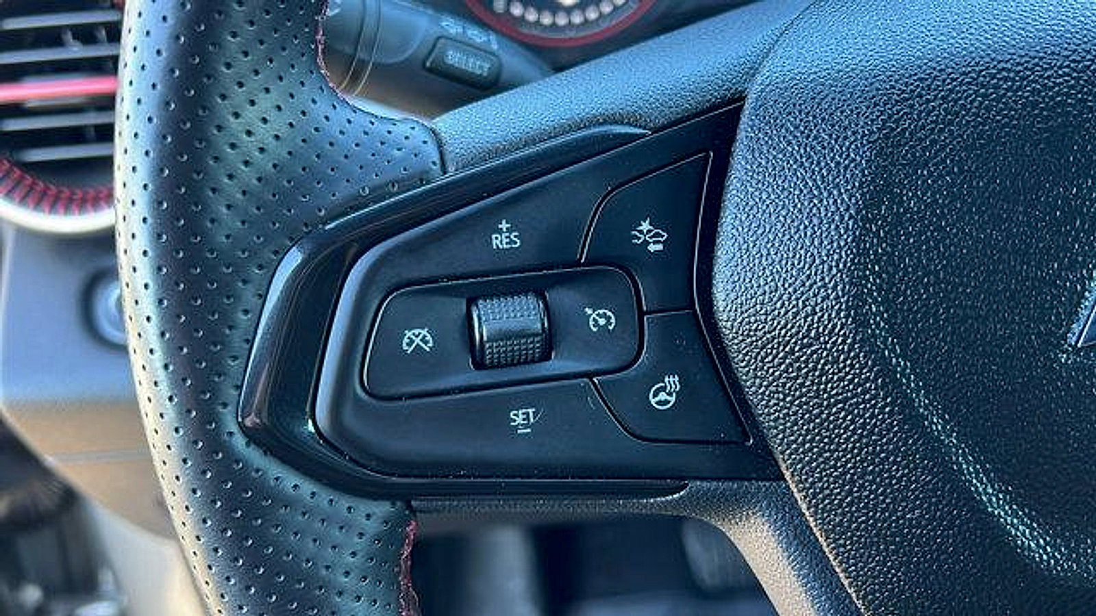 Certified 2024 Chevrolet Trax RS w/ Driver Confidence Package image 23