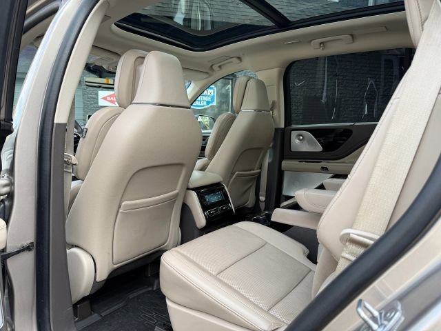 Used 2020 Lincoln Aviator Reserve w/ Equipment Group 202A image 18