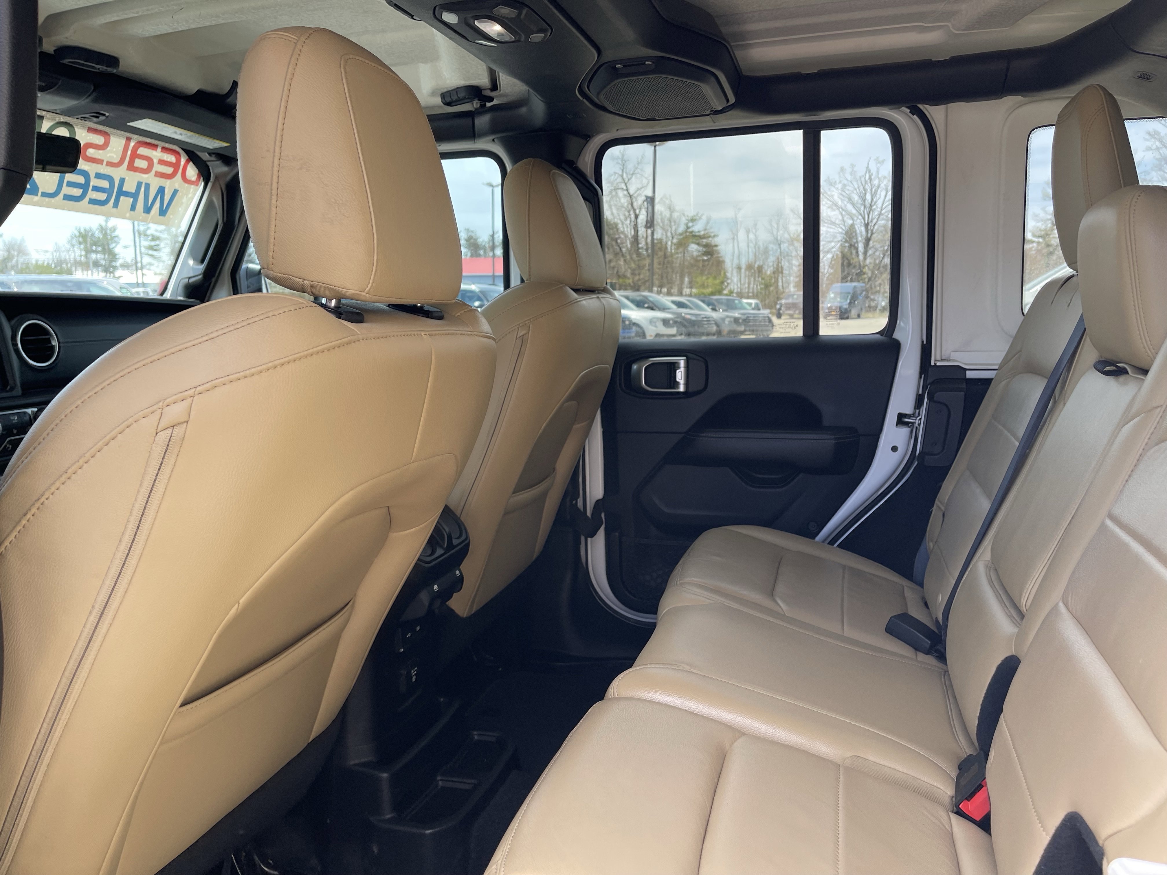 Used 2018 Jeep Wrangler Unlimited Sahara w/ Uconnect 4C Nav & Sound Group AWD/4WD image 11