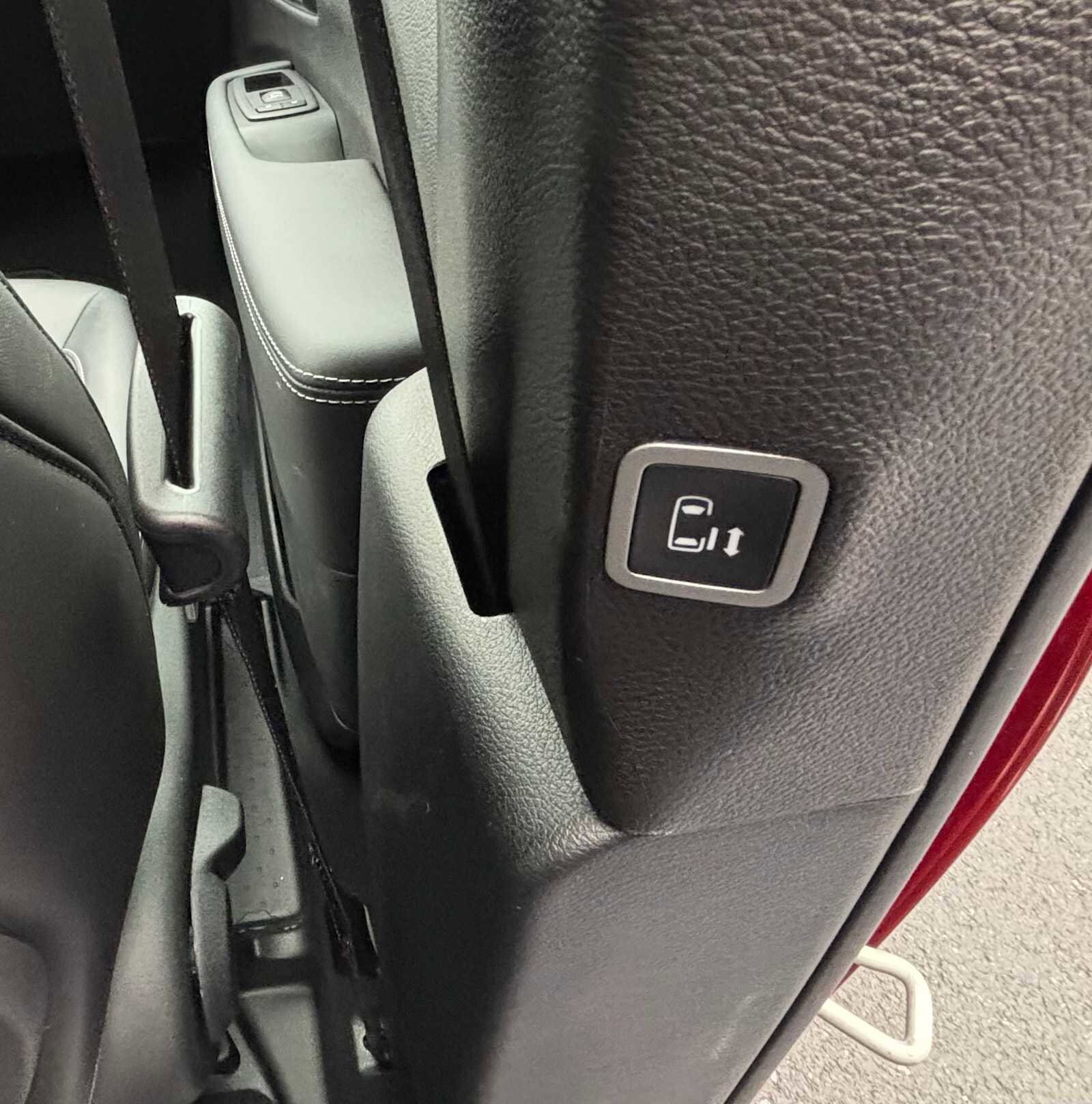 New 2026 Chrysler Pacifica Select FWD image 15