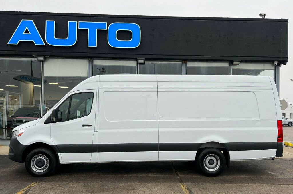 Used 2024 Mercedes-Benz Sprinter 3500 image 32