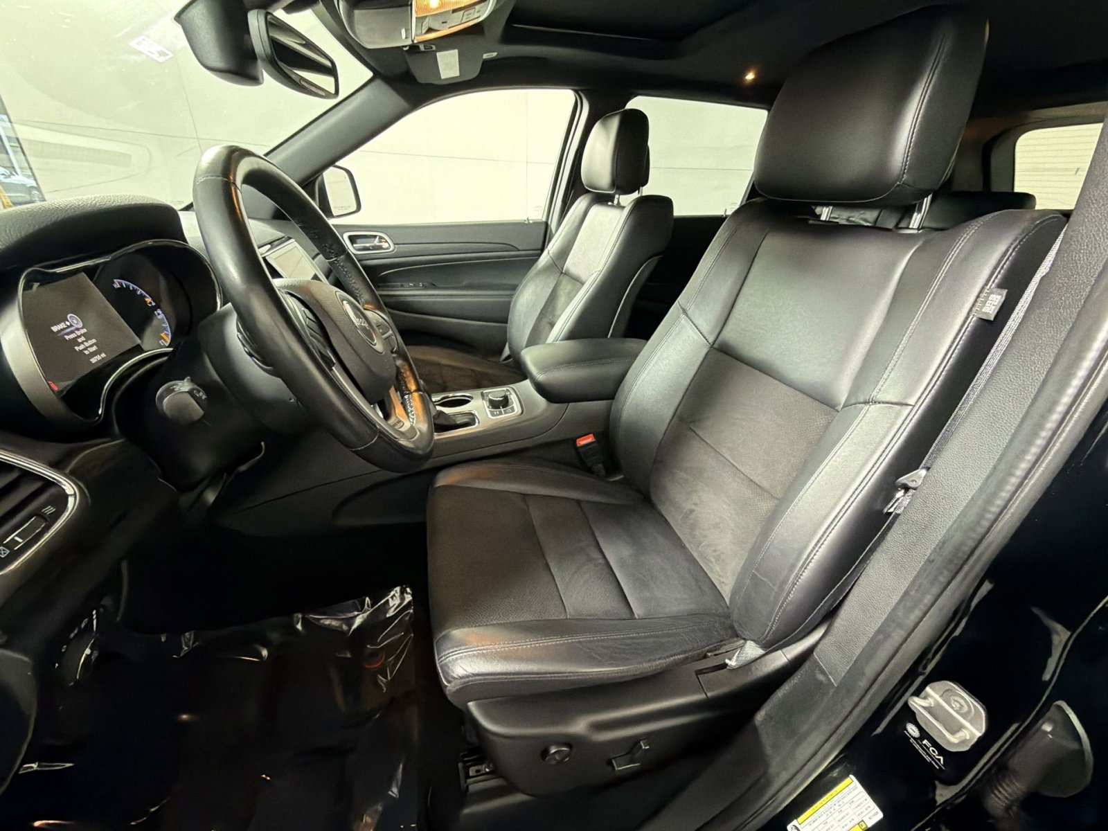 Used 2022 Jeep Grand Cherokee Laredo X image 13