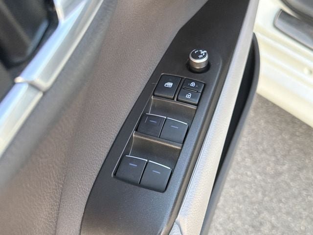 Used 2021 Toyota Camry XLE FWD image 22