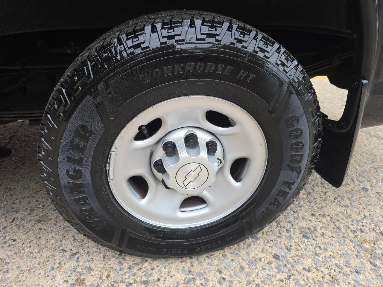 Used 2018 Chevrolet Express 2500 w/ Driver Convenience Package RWD image 35