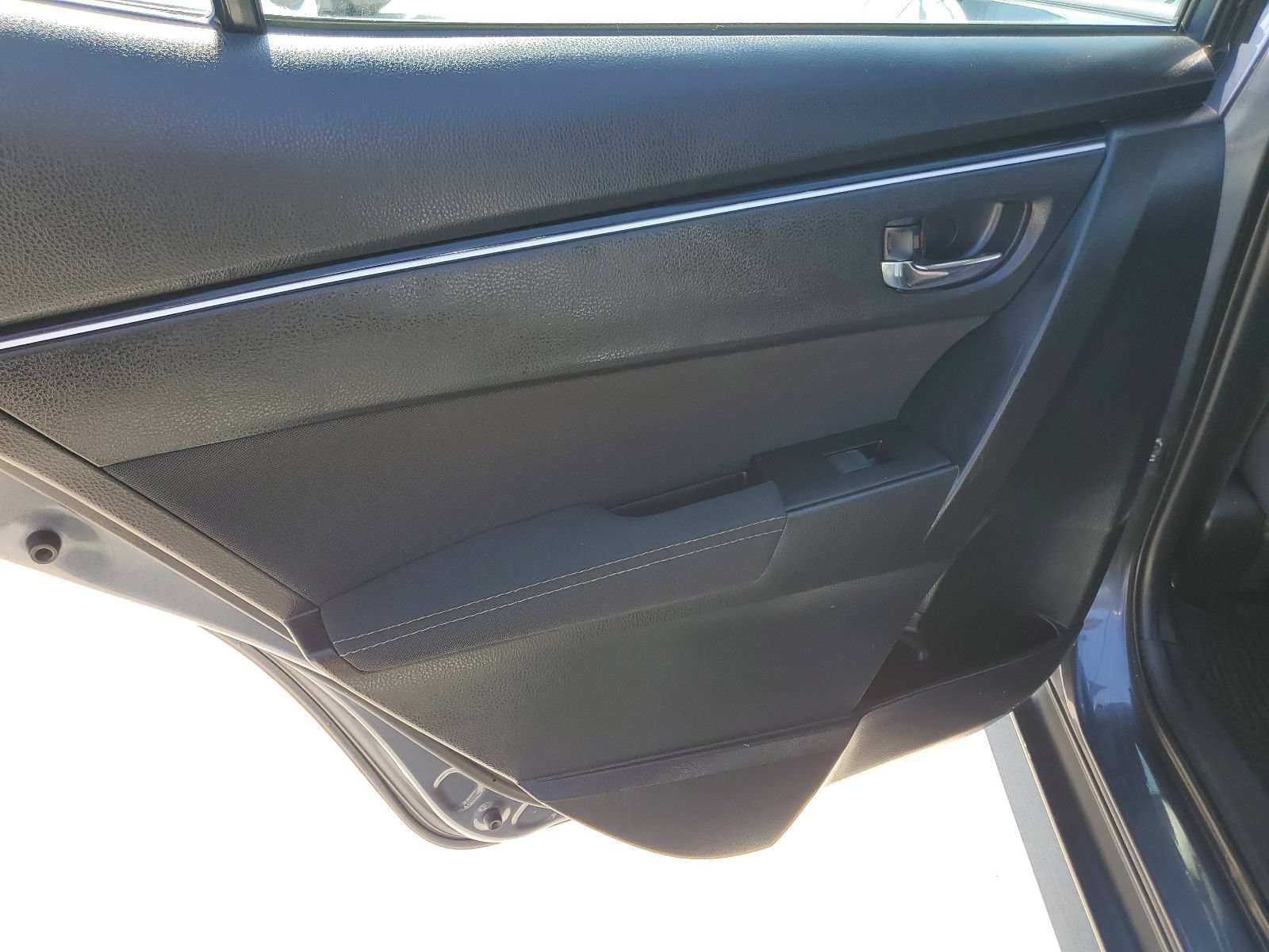 Used 2018 Toyota Corolla LE FWD image 28