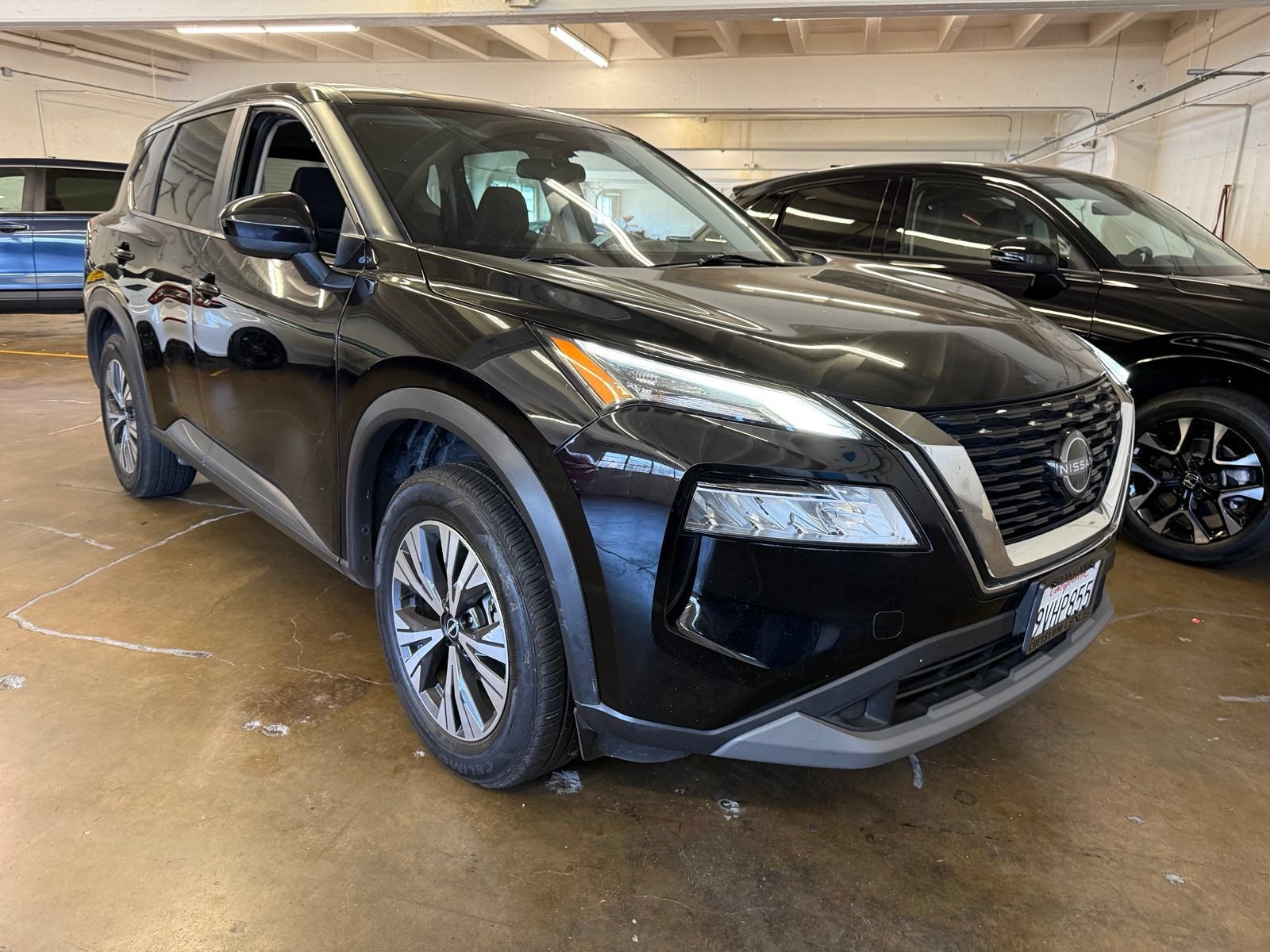Used 2023 Nissan Rogue SV FWD image 7