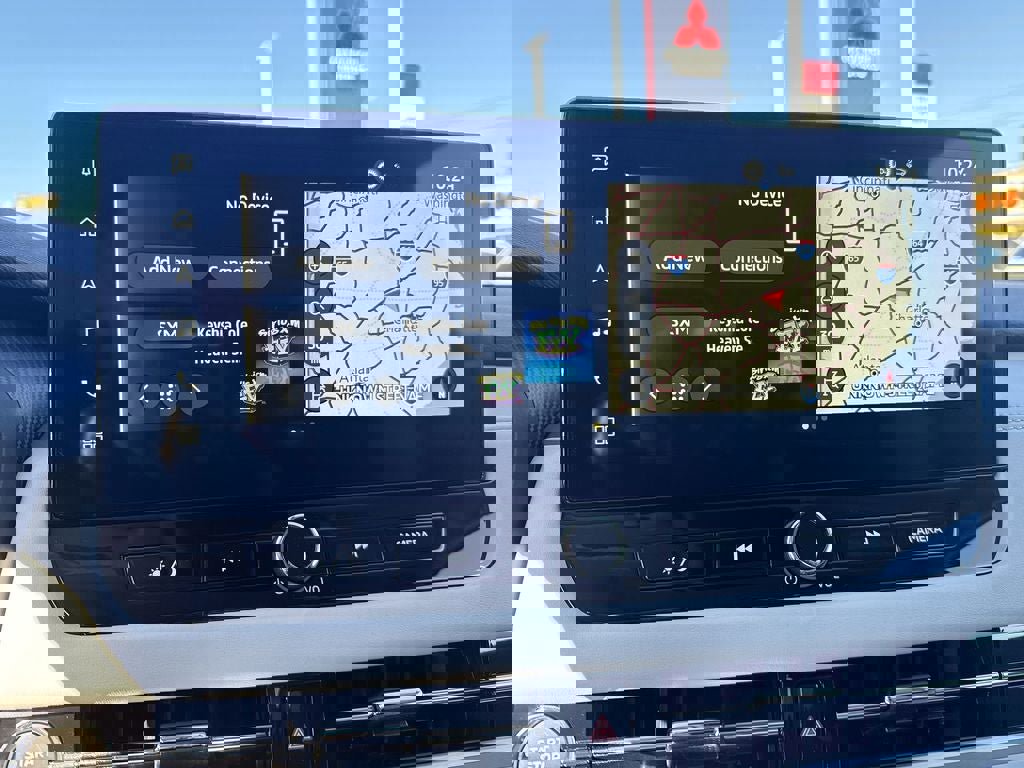 New 2025 Mitsubishi Outlander SE image 15