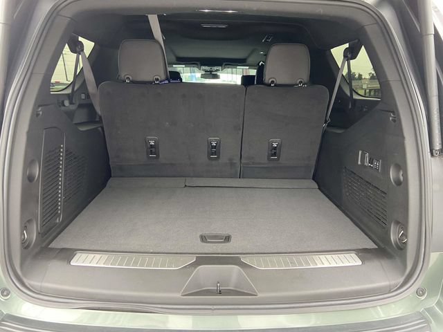 Used 2024 Chevrolet Suburban RST w/ Luxury Package RWD image 10