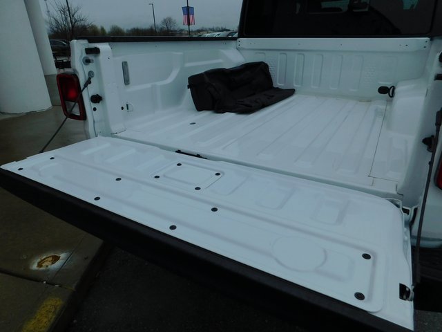 Used 2023 Jeep Gladiator Willys image 12