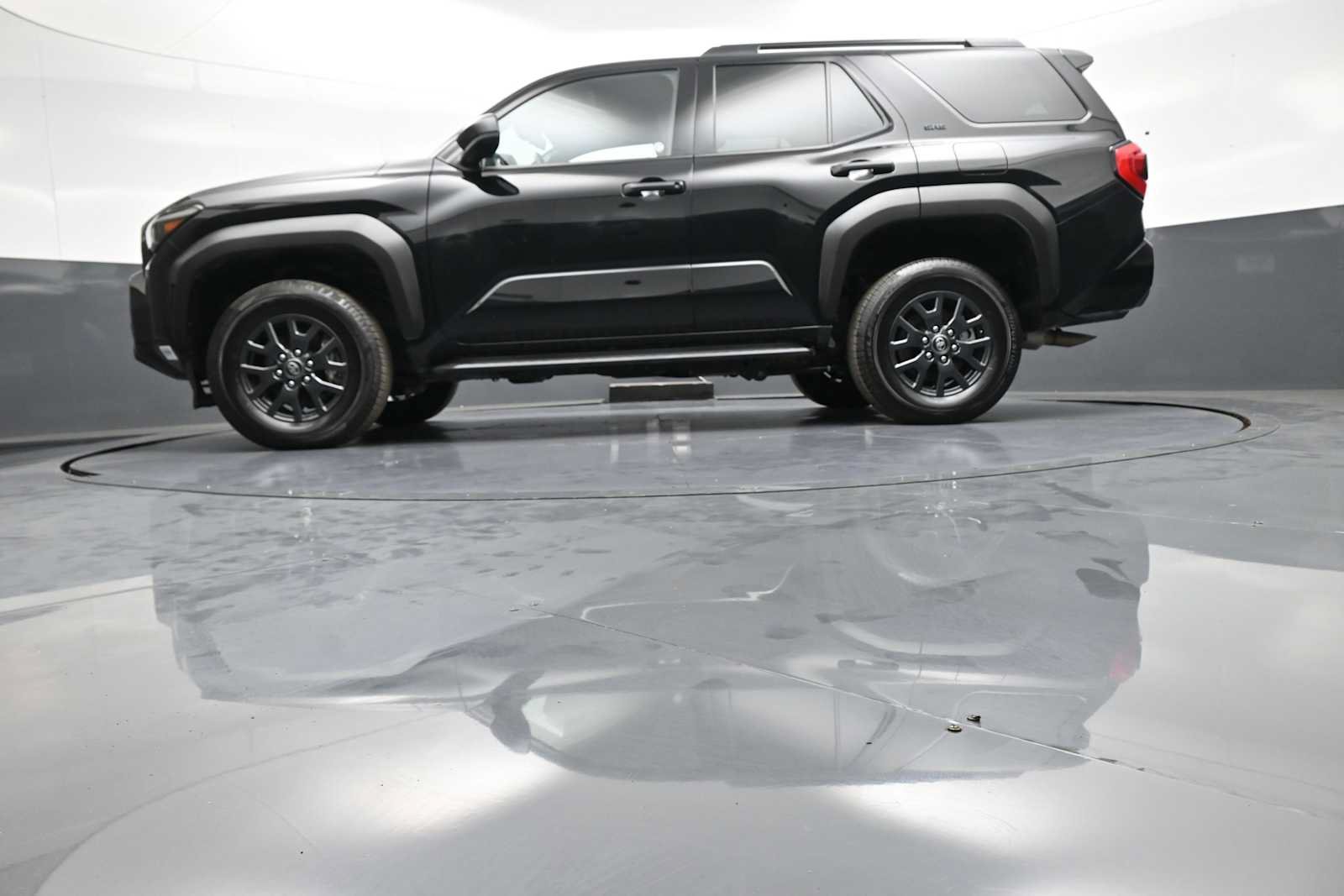 Certified 2025 Toyota 4Runner SR5 AWD/4WD image 32