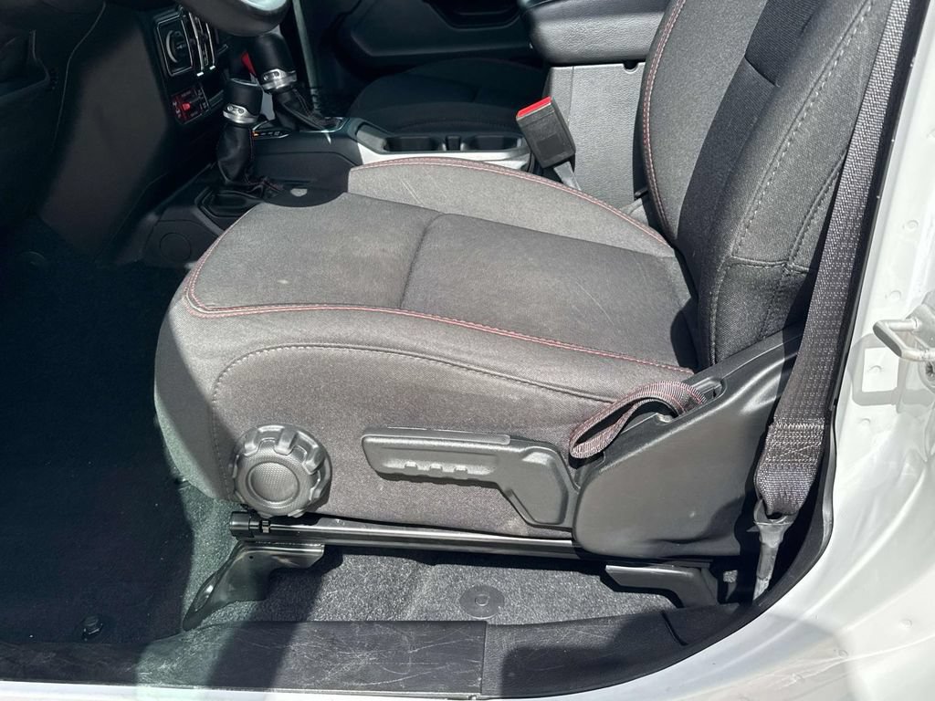 Used 2023 Jeep Wrangler Unlimited Rubicon w/ Cold Weather Group AWD/4WD image 24