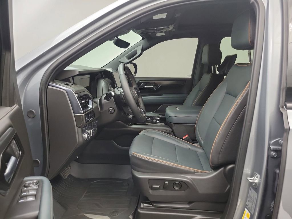 Used 2025 GMC Yukon XL AT4 w/ AT4 Premium Plus Package image 4