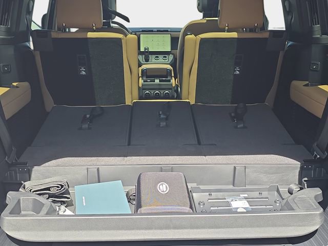 New 2026 Land Rover Defender 130 X-Dynamic SE image 10