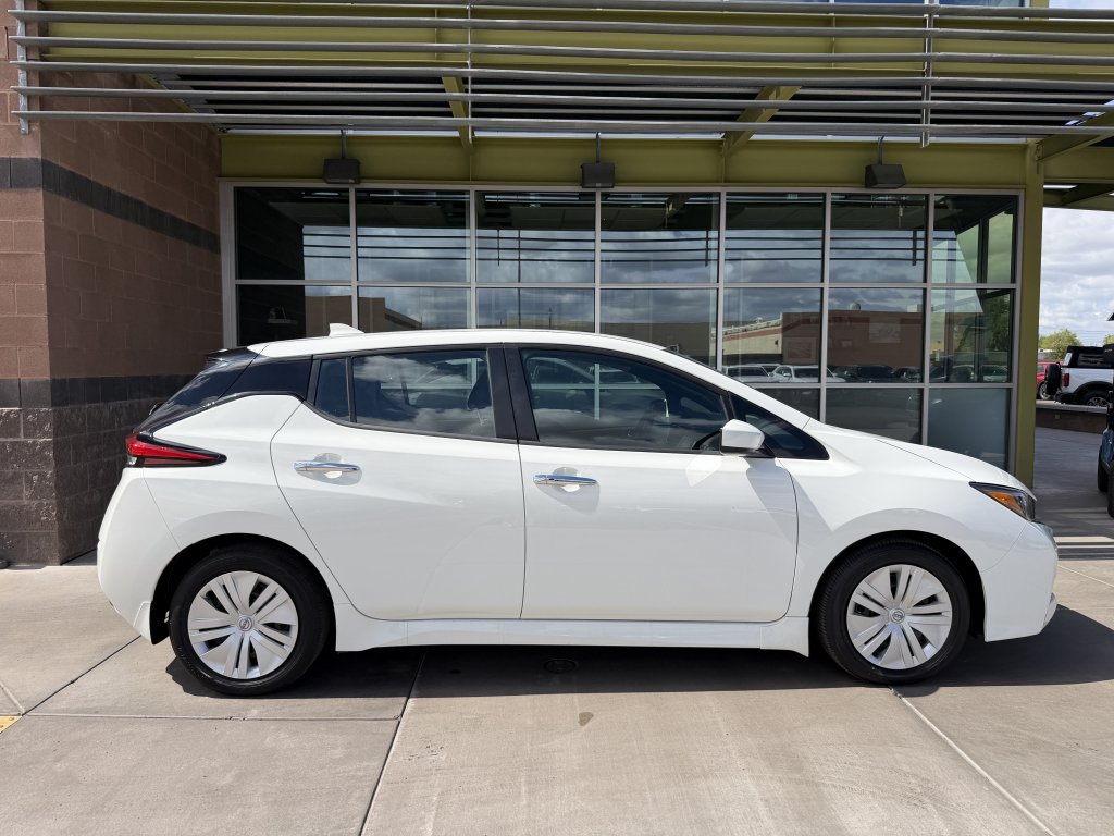 Used 2025 Nissan Leaf S FWD image 9