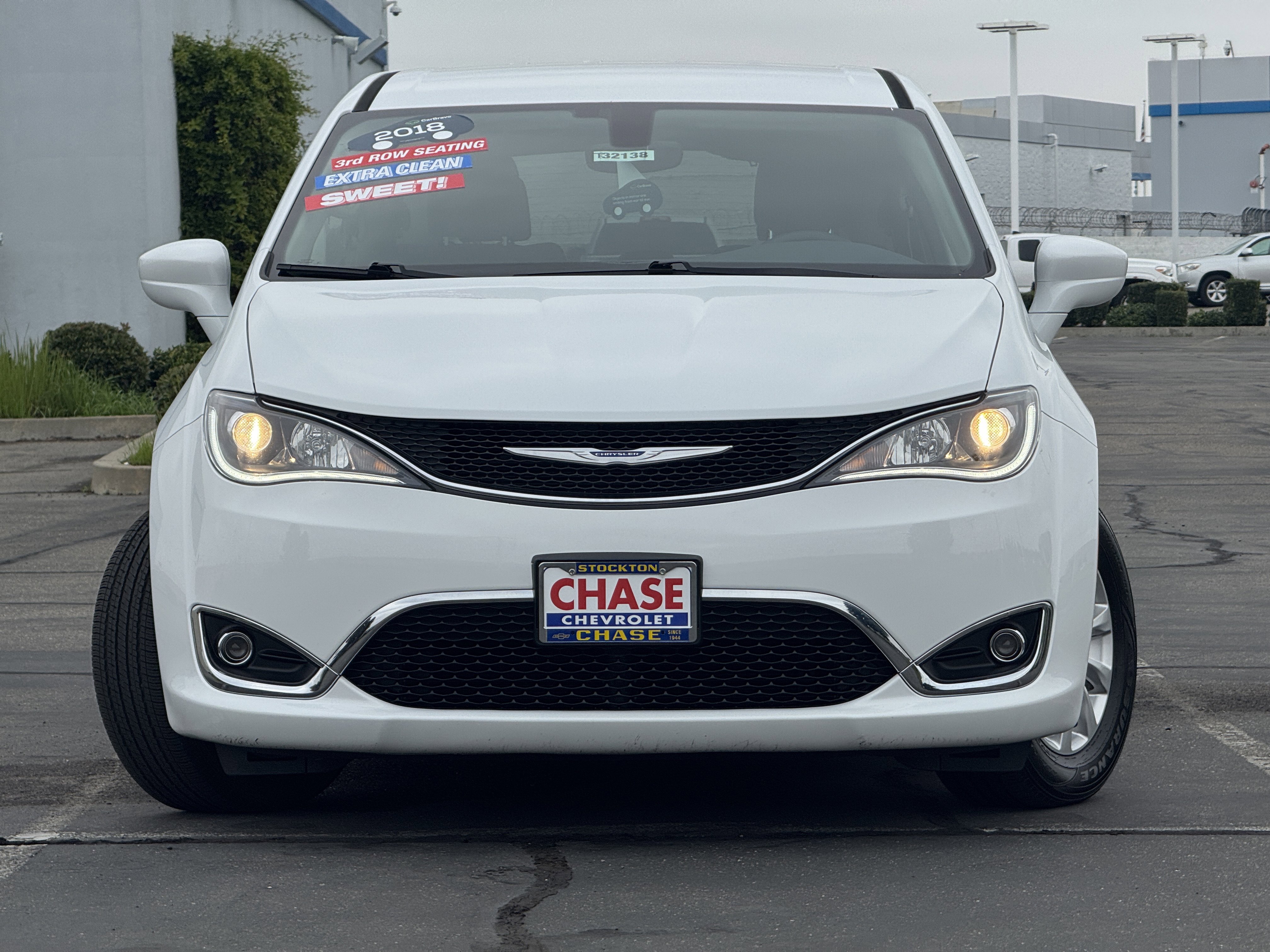 Used 2018 Chrysler Pacifica Touring Plus image 2