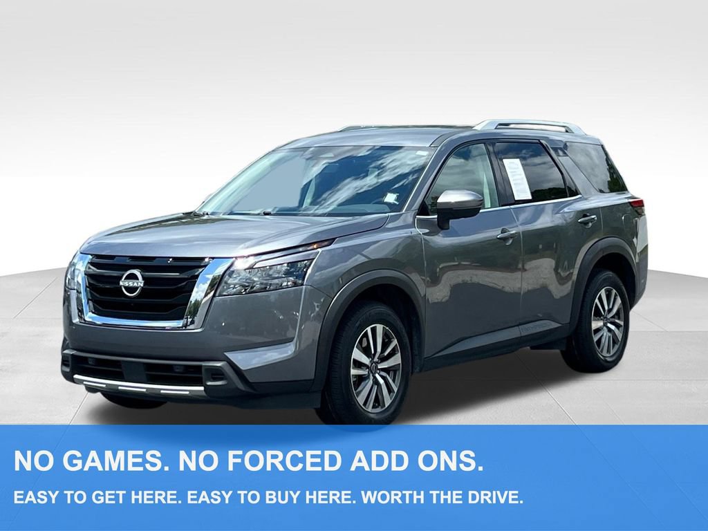 Used 2025 Nissan Pathfinder SL AWD/4WD image 1