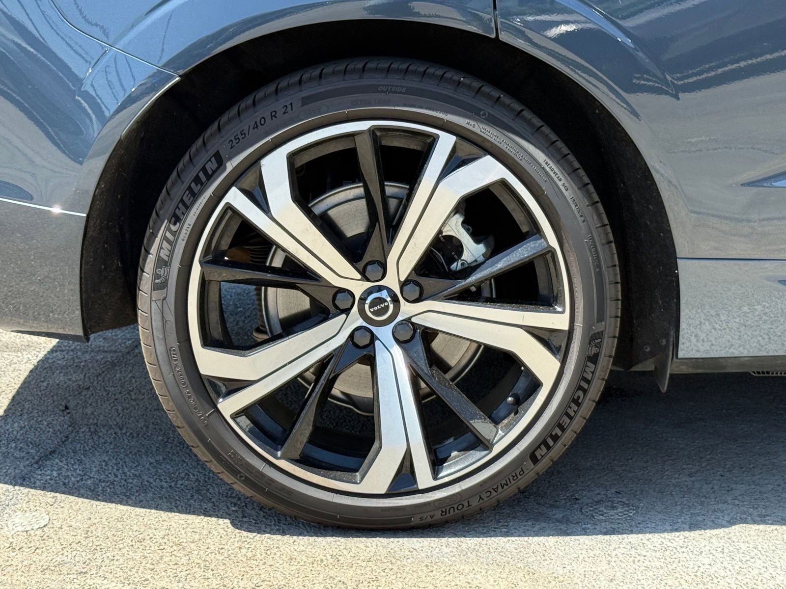 Used 2022 Volvo XC60 T8 R-Design w/ Advanced Package image 20