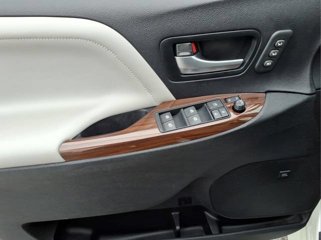 Used 2015 Toyota Sienna Limited Premium AWD/4WD image 9