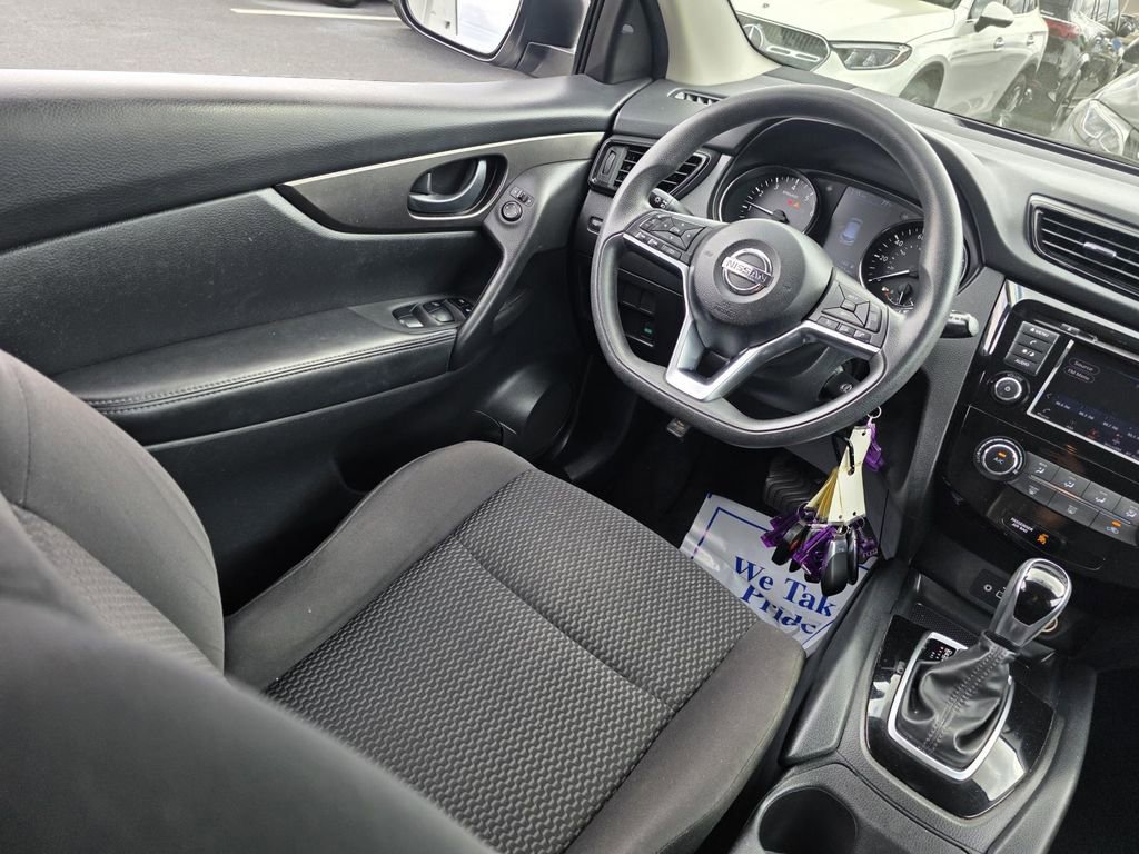 Used 2019 Nissan Rogue Sport S image 3