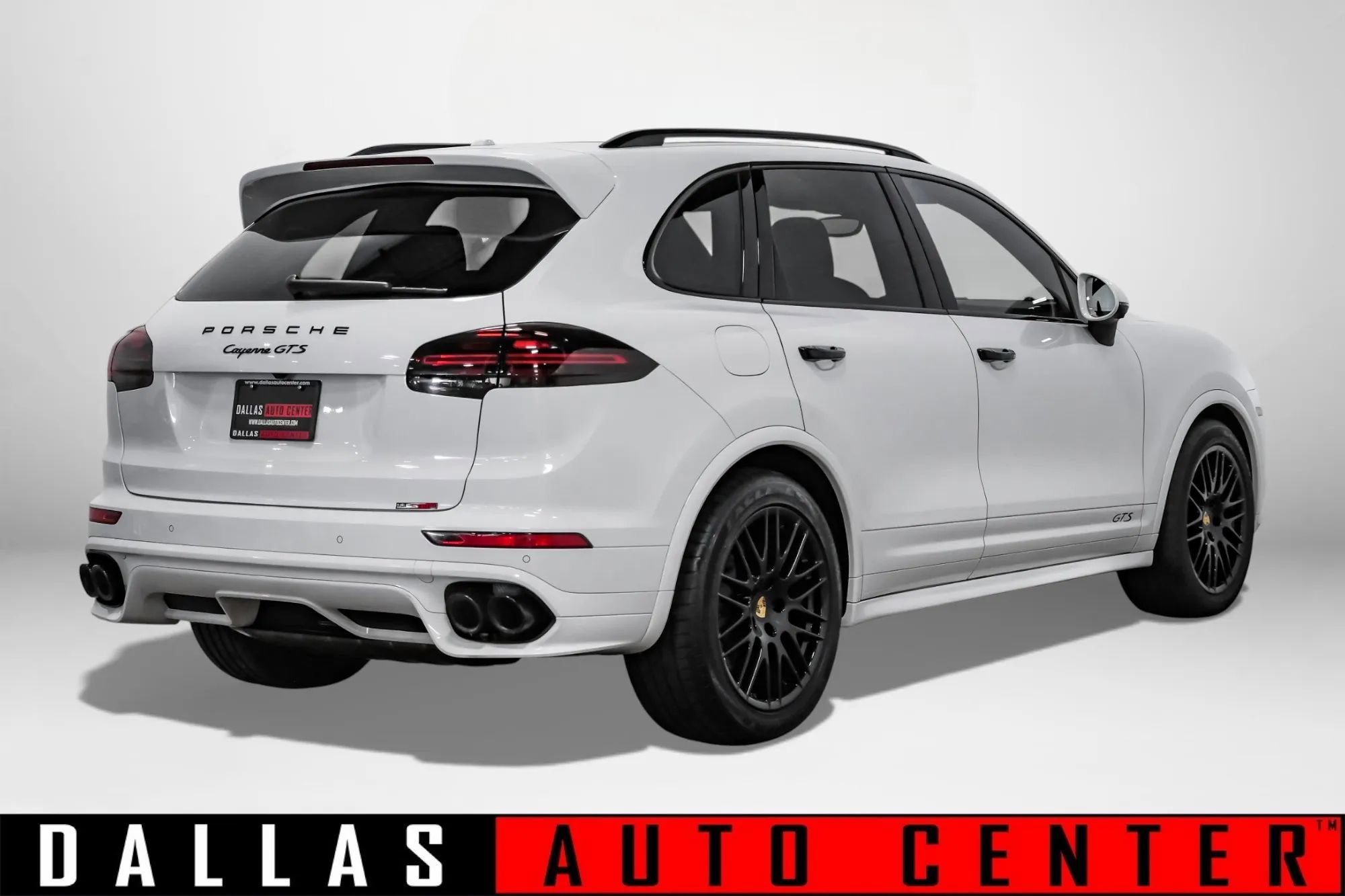 Used 2017 Porsche Cayenne GTS image 4