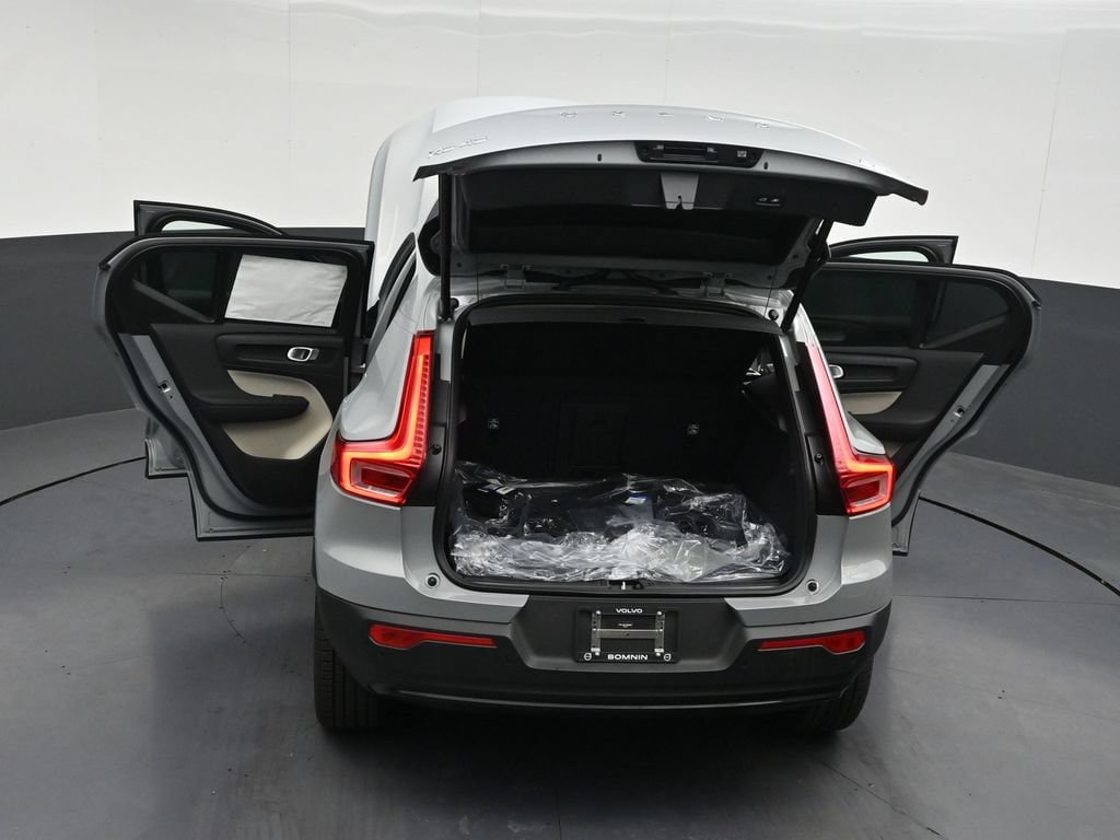 New 2026 Volvo XC40 B5 Plus w/ Protection Package Premier AWD/4WD image 33