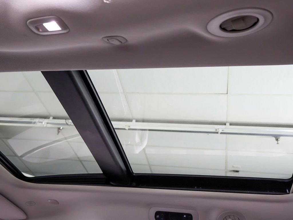 Used 2024 Chrysler Pacifica Limited image 25