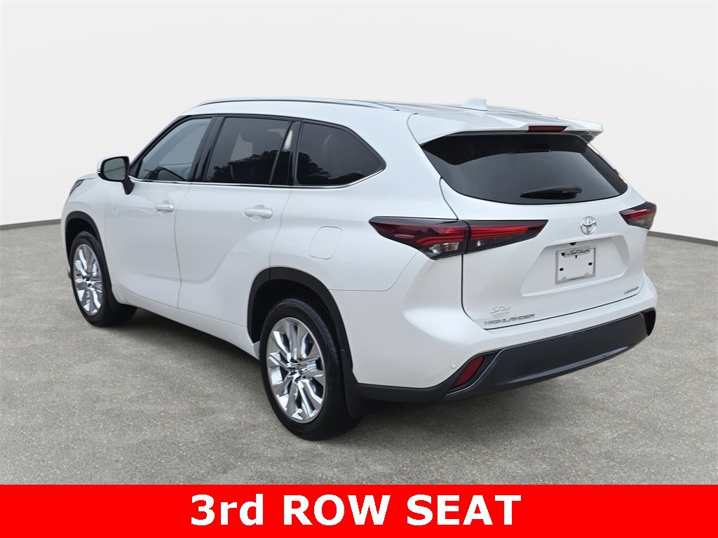 Used 2024 Toyota Highlander Limited image 7