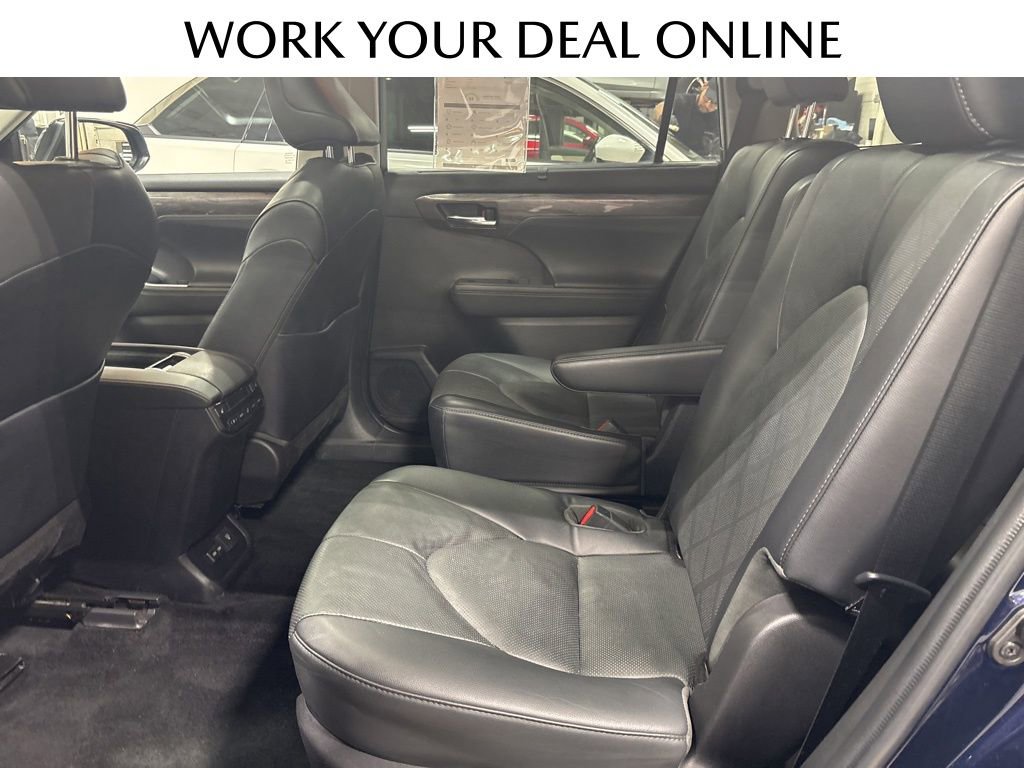 Used 2022 Toyota Highlander Platinum image 19