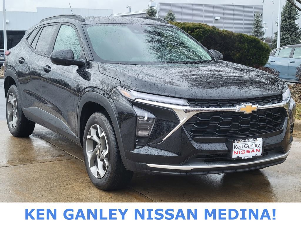 Used 2025 Chevrolet Trax LT