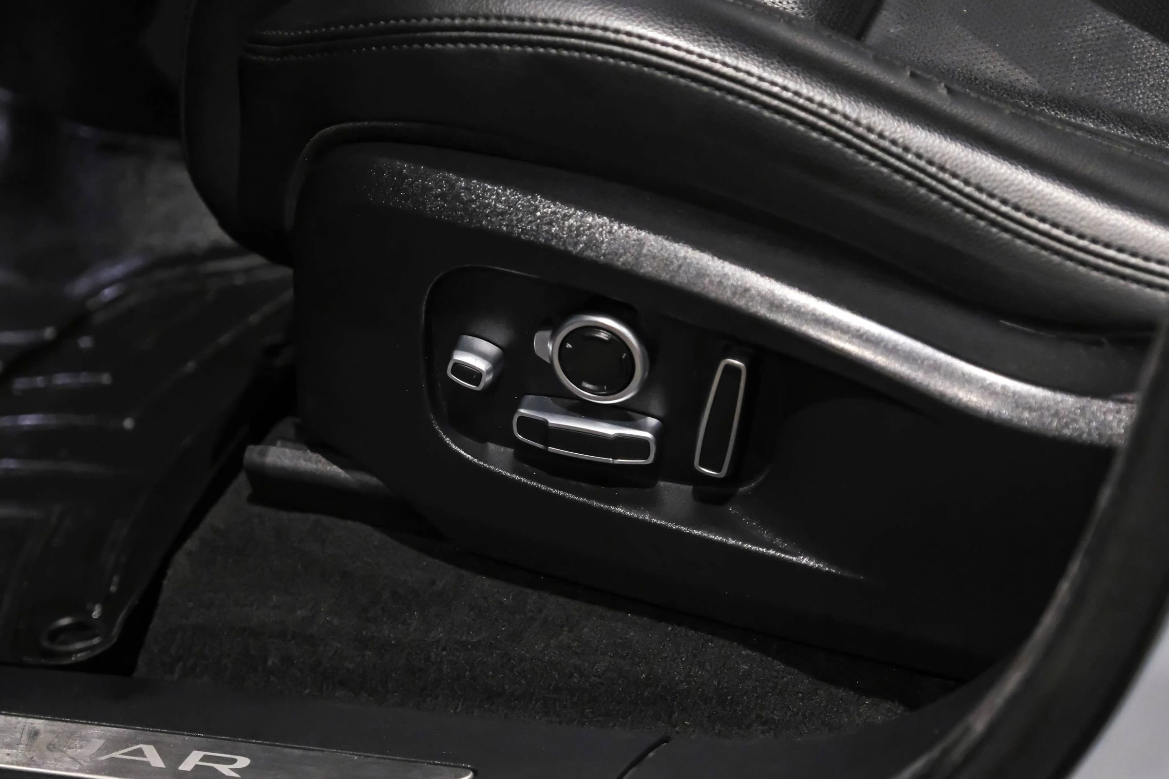 Used 2021 Jaguar F-PACE S image 31