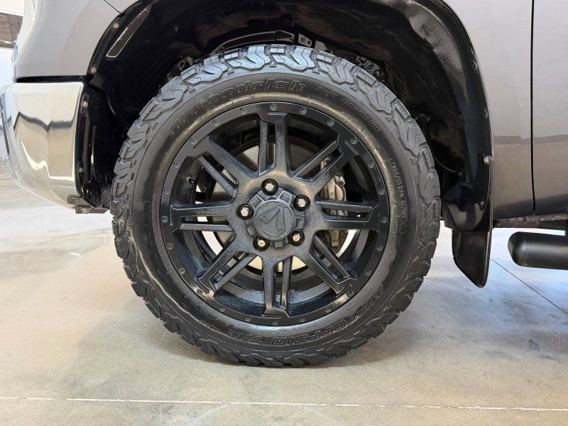 Used 2018 Toyota Tundra SR5 w/ SR5 Upgrade Package RWD image 11