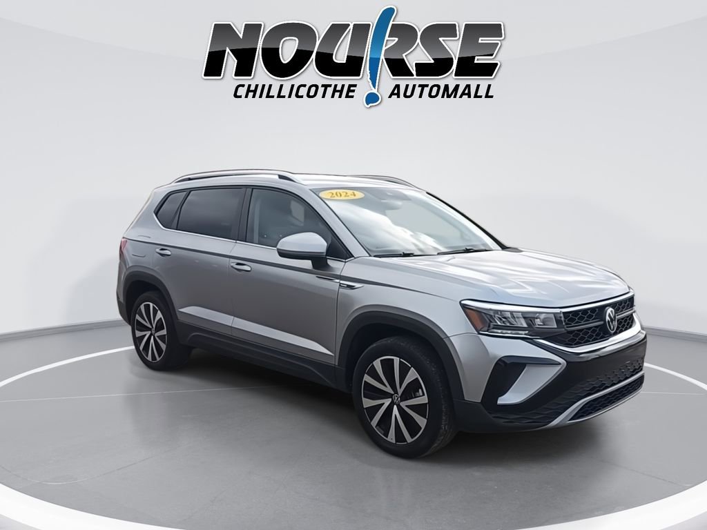 Used 2024 Volkswagen Taos SE image 2