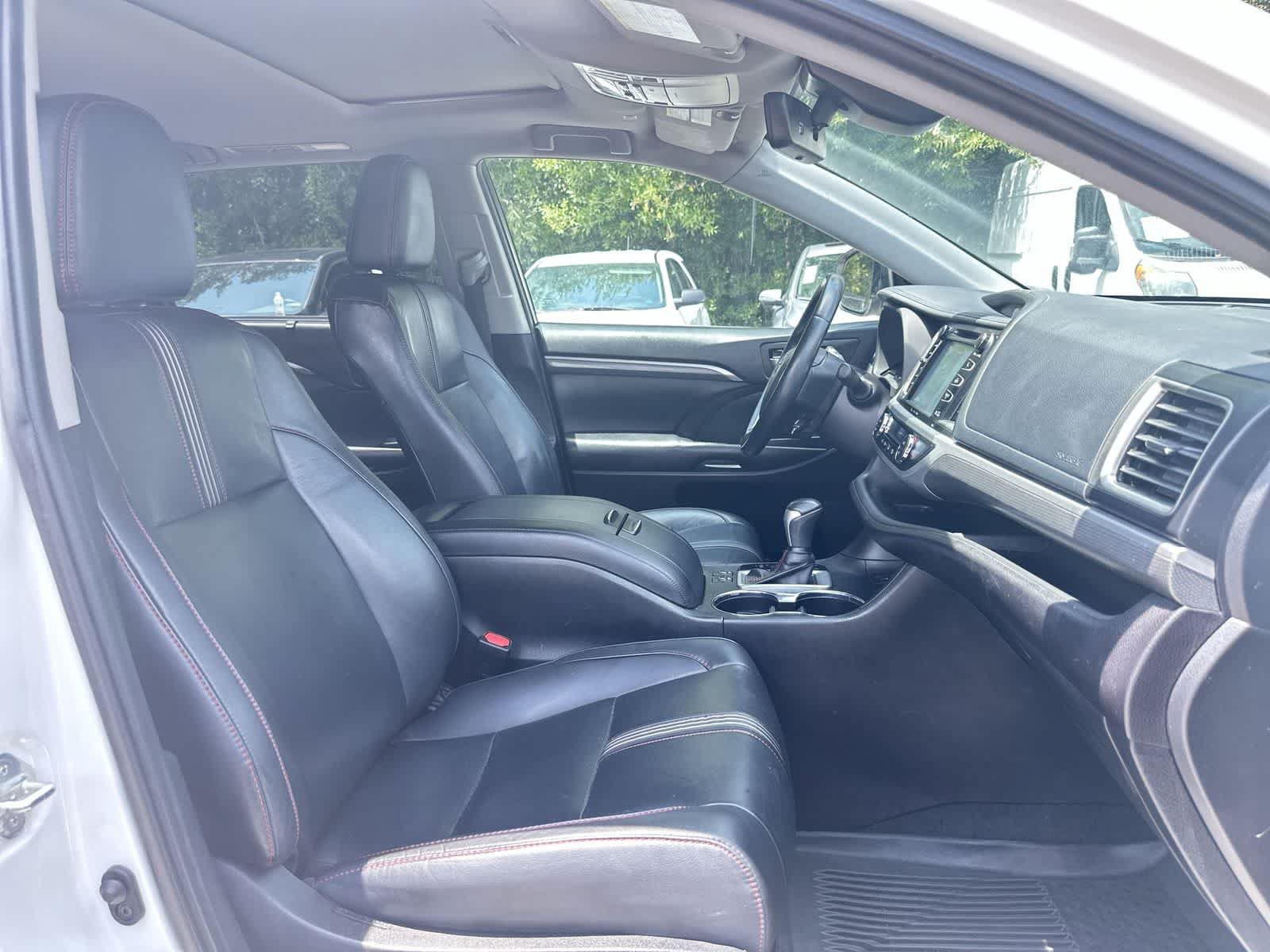 Used 2019 Toyota Highlander SE AWD/4WD image 16