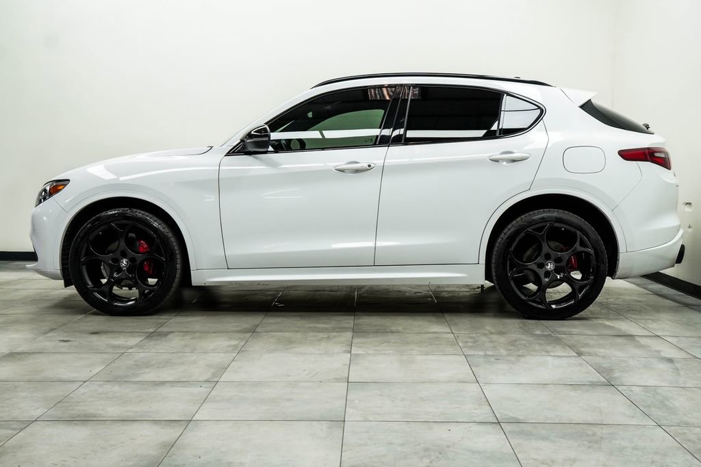 Used 2023 Alfa Romeo Stelvio Veloce image 8