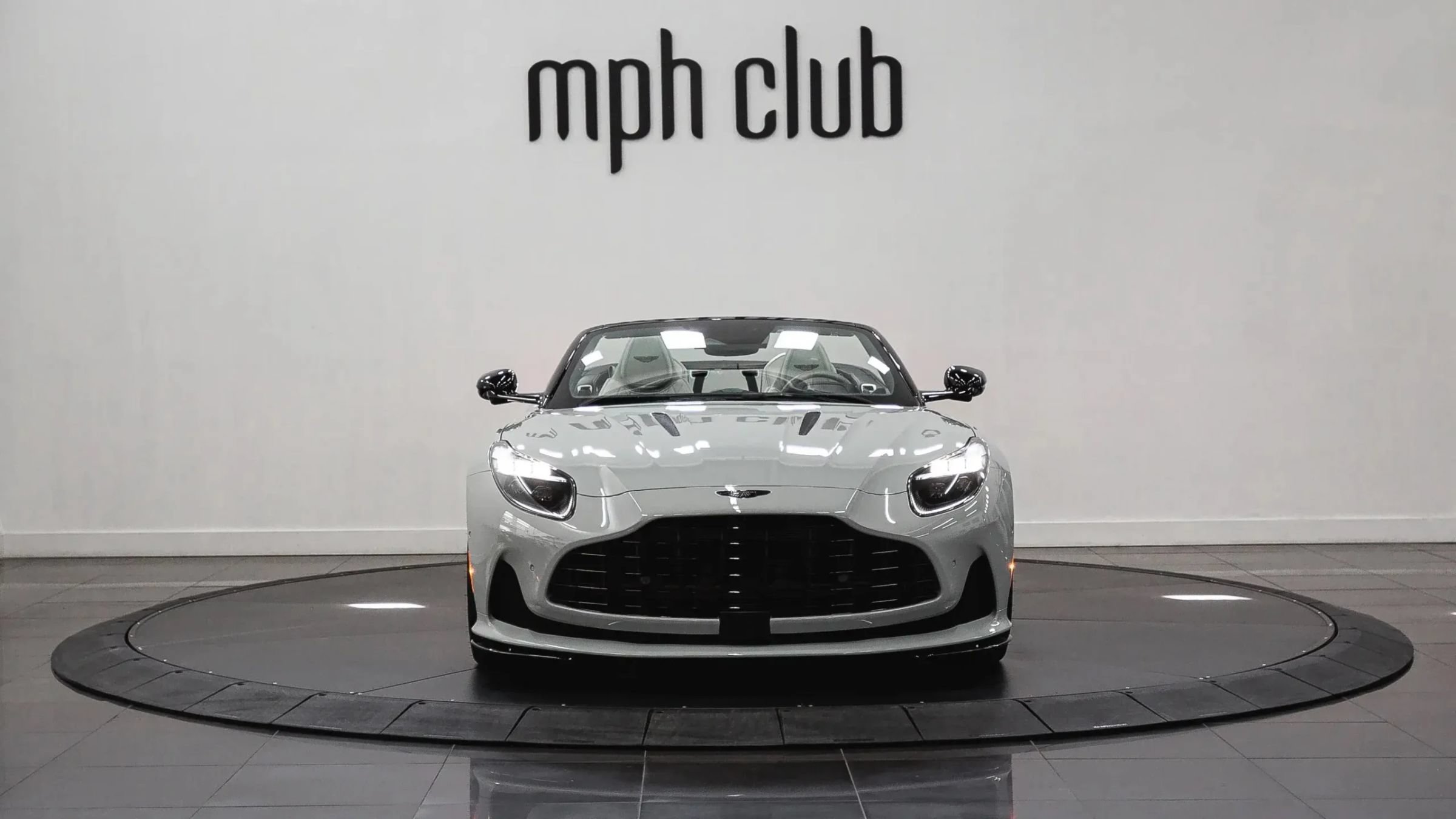 Used 2024 Aston Martin DB12 Convertible RWD image 13