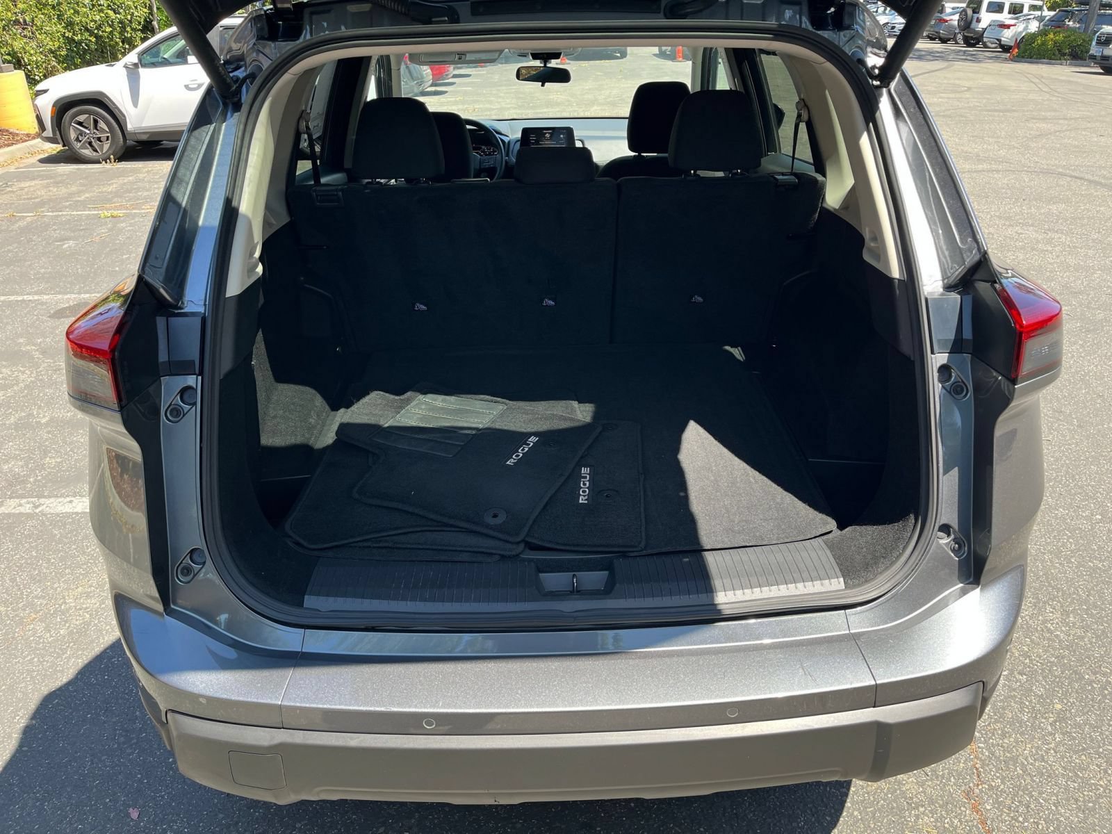 Used 2025 Nissan Rogue SV AWD/4WD image 33