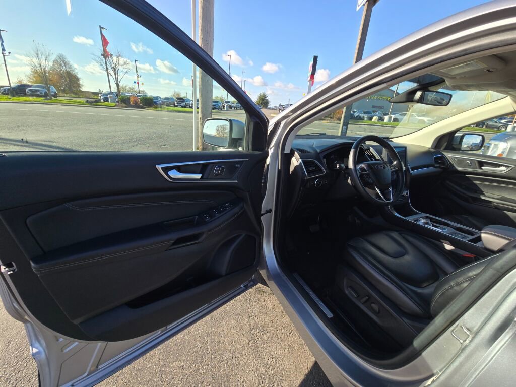 Used 2022 Ford Edge Titanium image 17