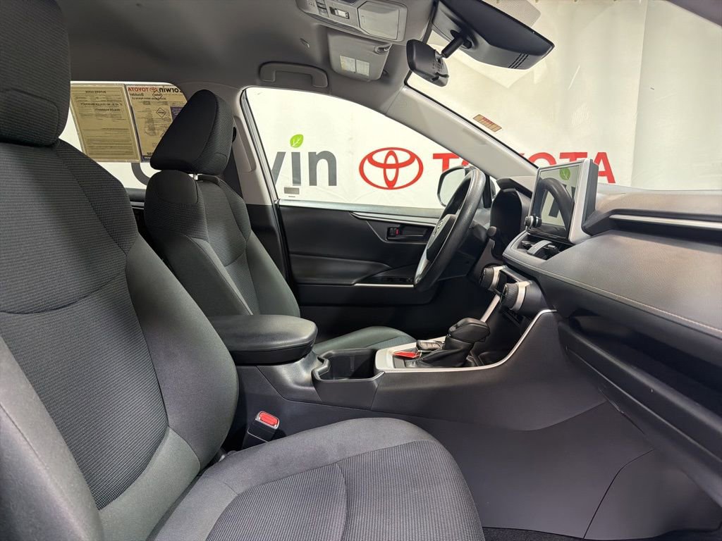 Used 2025 Toyota RAV4 LE image 10