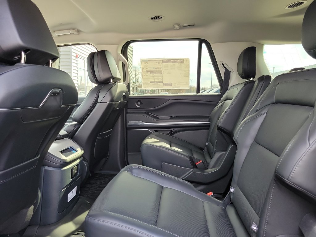 New 2026 Lincoln Navigator L Premier AWD/4WD image 14