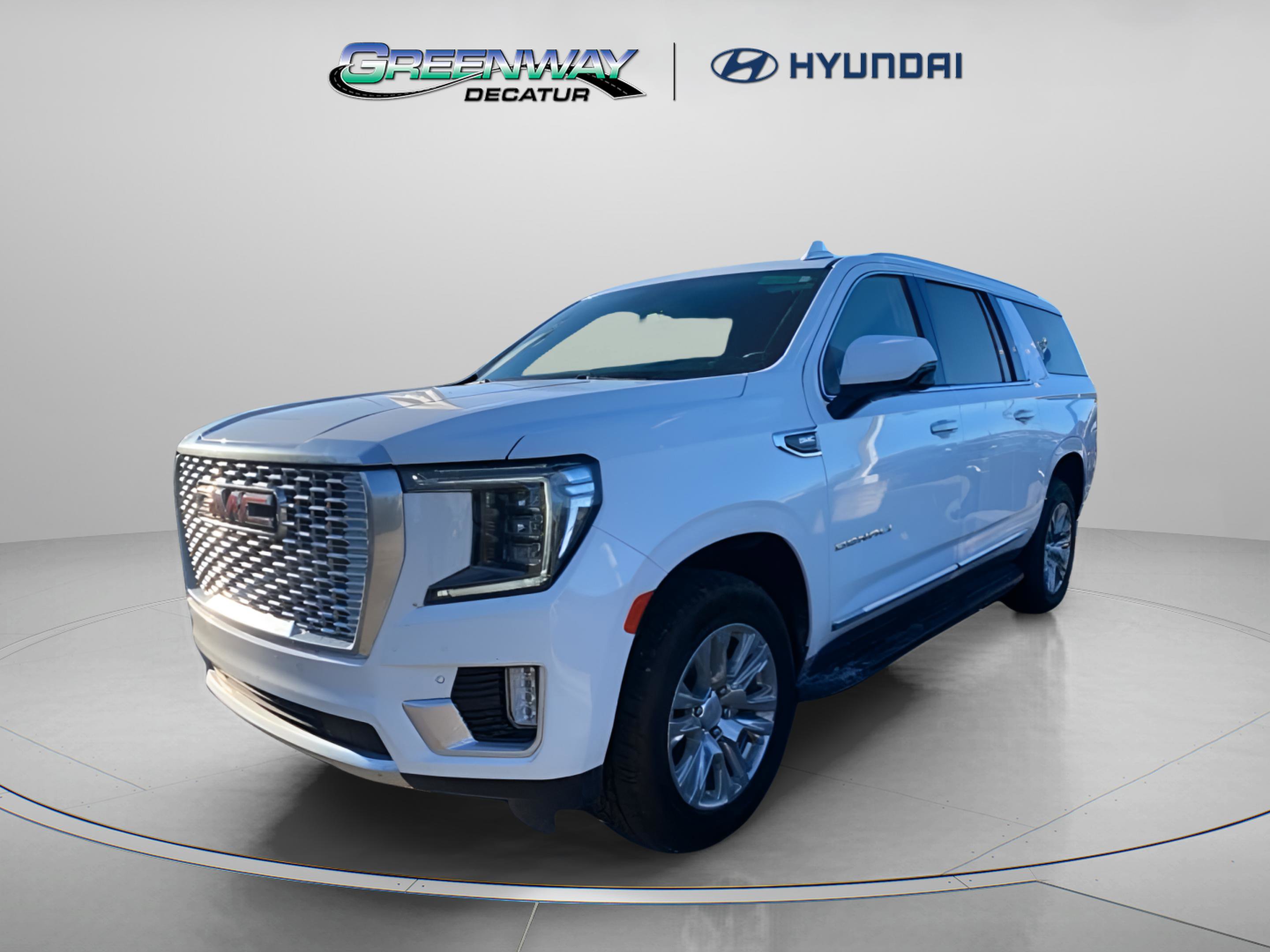 Used 2024 GMC Yukon XL Denali RWD image 3