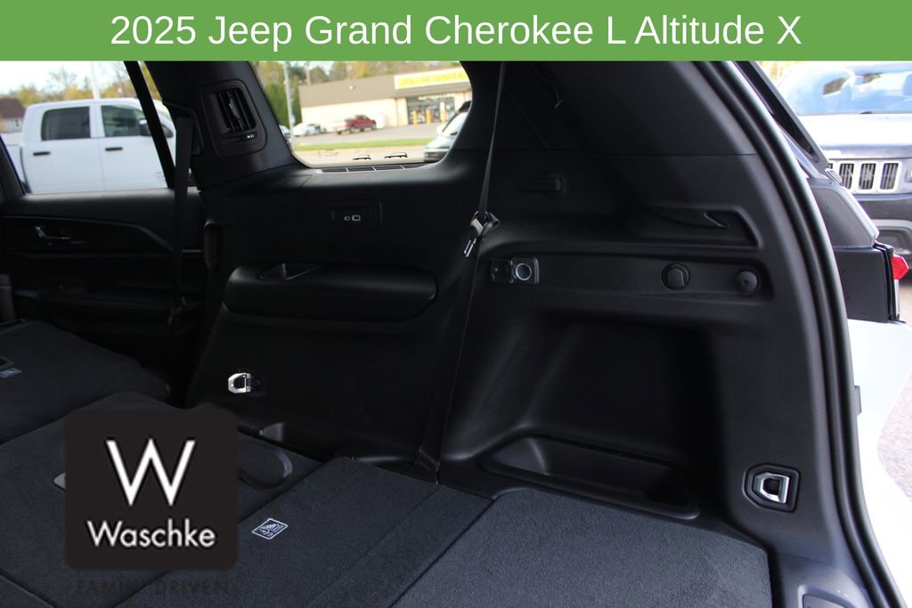 New 2025 Jeep Grand Cherokee L Altitude image 21
