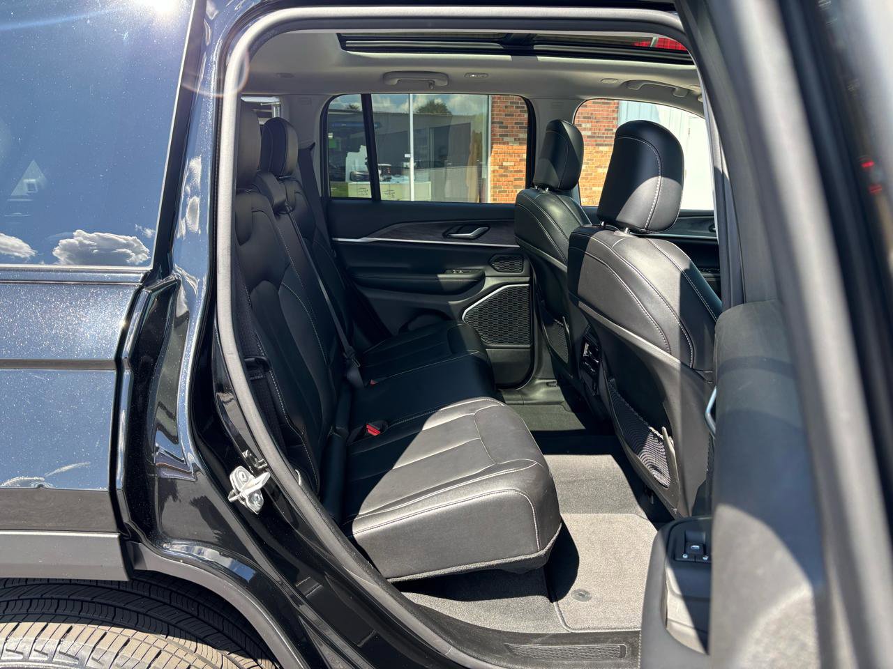 Used 2022 Jeep Grand Cherokee Limited 4xe image 12