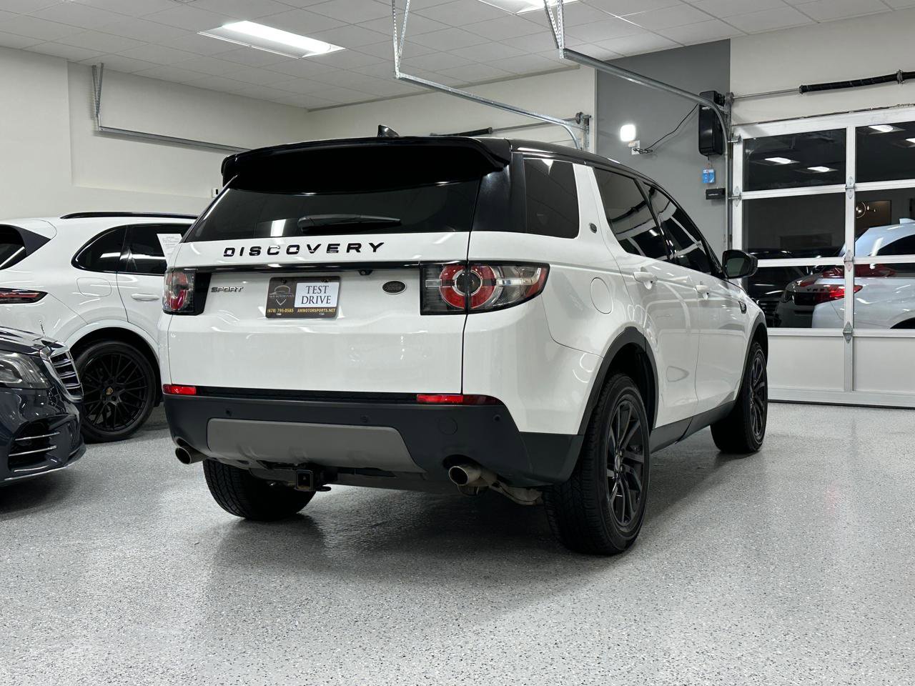 Used 2019 Land Rover Discovery Sport SE image 8